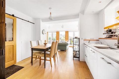 1 Coxs Steps, Dartmouth, TQ6 9JF