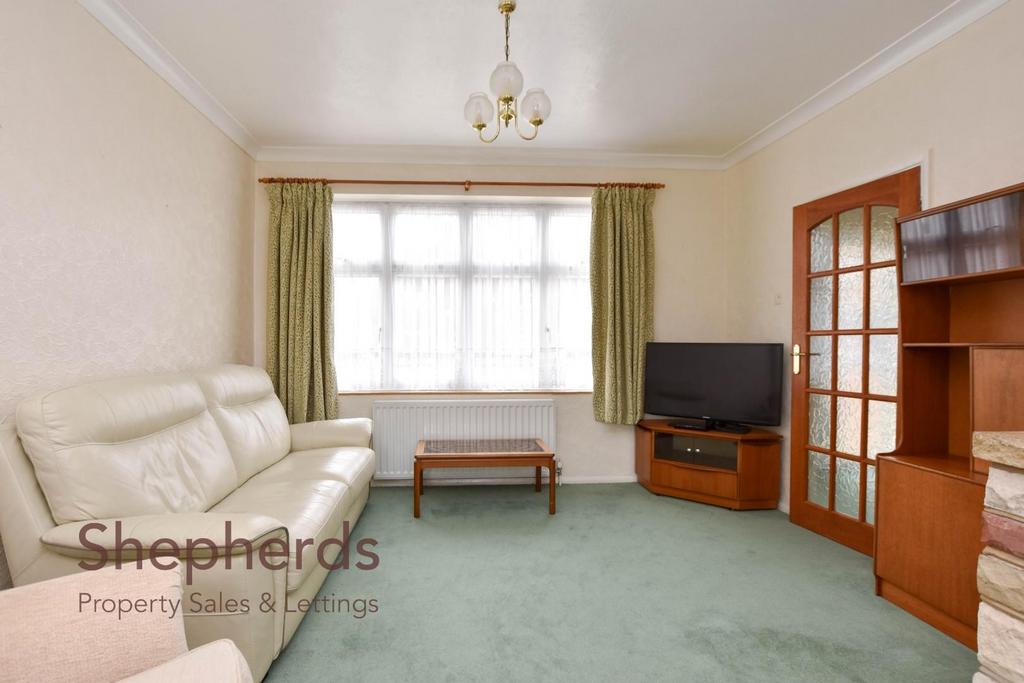 Elm Drive, Cheshunt EN8 3 bed terraced house £400,000