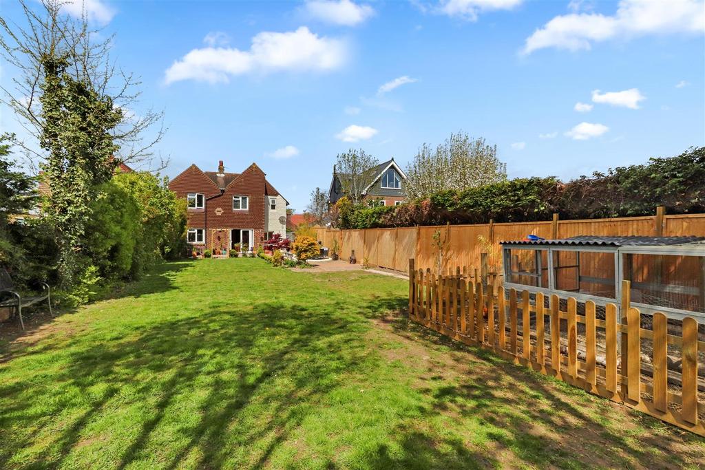 Summerfields Avenue, Hailsham 5 bed detached house £540,000
