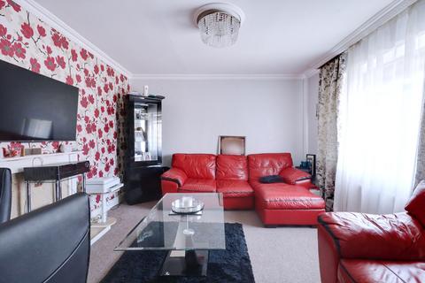 3 bedroom semi-detached house for sale - Arisdale Avenue, South Ockendon RM15