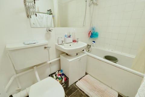 2 bedroom flat for sale, Danbury Crescent, South Ockendon RM15