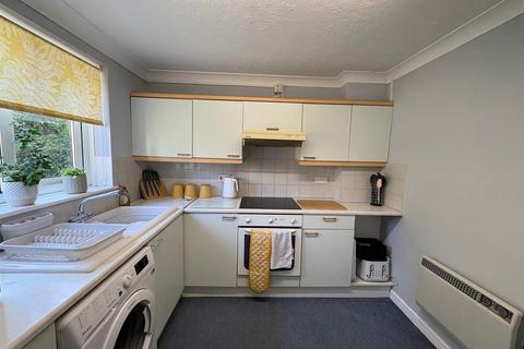 1 bedroom flat to rent, Longstock Court, Walled Meadow, Andover