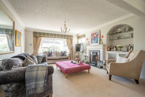 41 Cammo Grove, Edinburgh, EH4 8HD