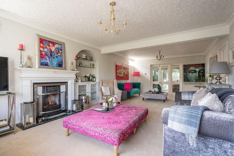 41 Cammo Grove, Edinburgh, EH4 8HD