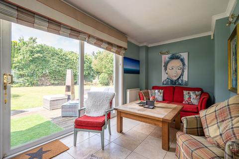 41 Cammo Grove, Edinburgh, EH4 8HD