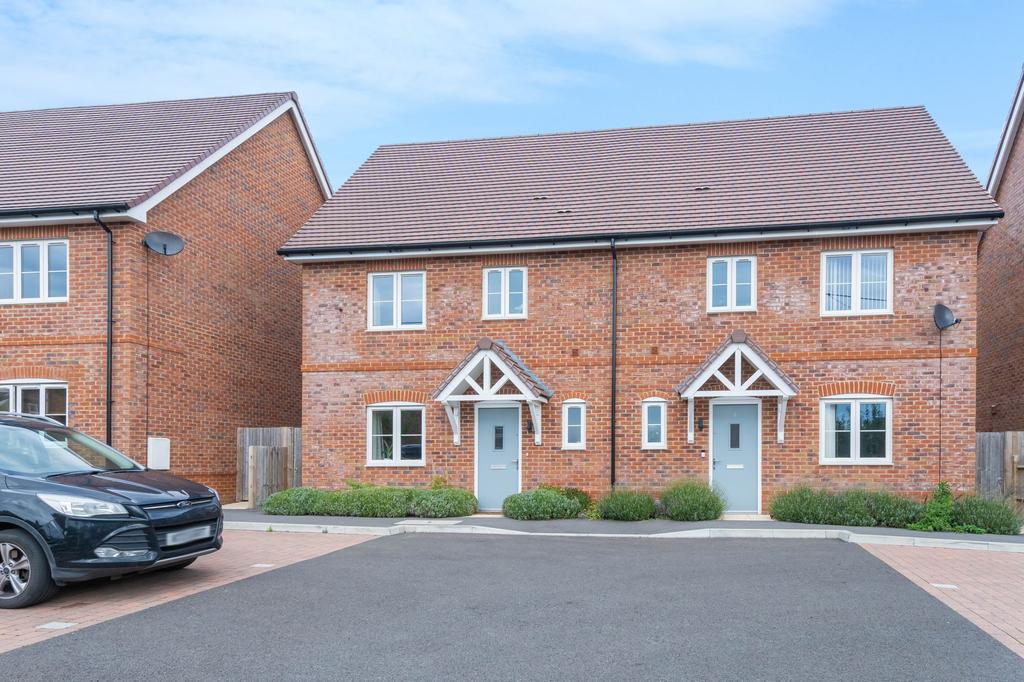 Wantage, Wantage OX12 3 bed semidetached house for sale £355,000