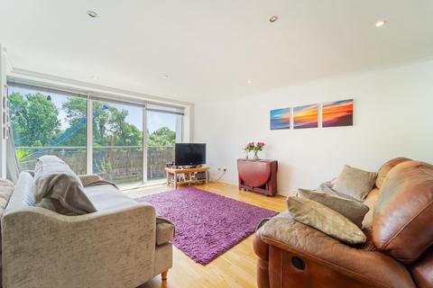 180 Holland Gardens, Brentford, TW8 0AX
