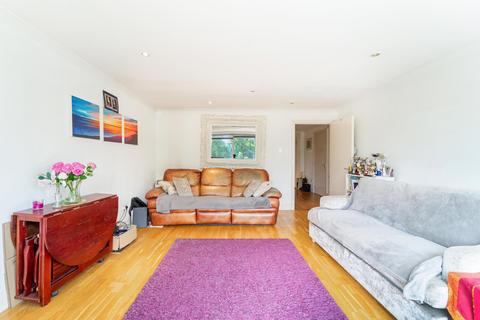 180 Holland Gardens, Brentford, TW8 0AX