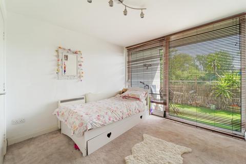 180 Holland Gardens, Brentford, TW8 0AX