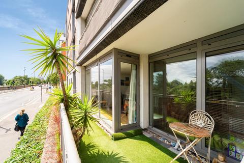 180 Holland Gardens, Brentford, TW8 0AX