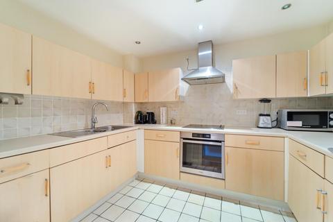 180 Holland Gardens, Brentford, TW8 0AX