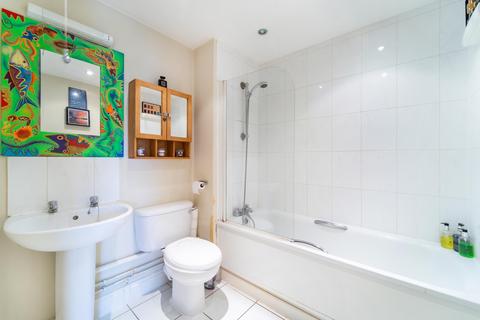 180 Holland Gardens, Brentford, TW8 0AX