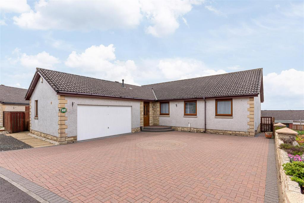 13 Queen Margaret Fauld, Dunfermline... 4 bed bungalow £380,000