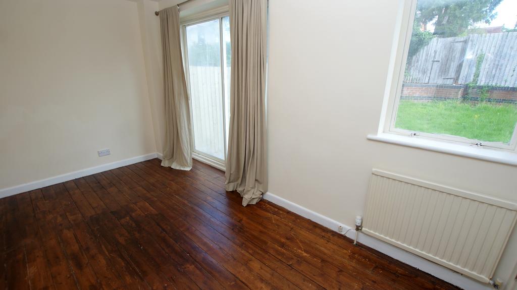 37 Albany Road Cheltenham GL50 2UN 4 bed townhouse £1,650 pcm (£381 pw)