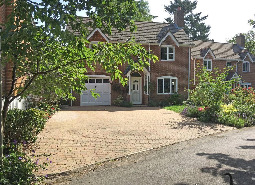 Cull Lane, New Milton, Hampshire, BH25 5 bed detached house £695,000