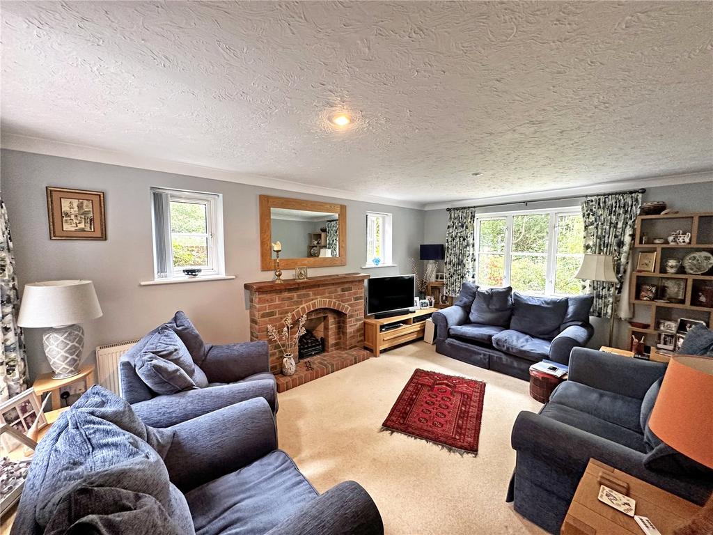 Cull Lane, New Milton, Hampshire, BH25 5 bed detached house £695,000