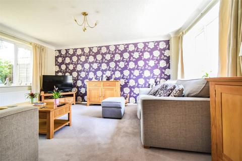 5 Oaktree Drive, Hook, RG27 9RA