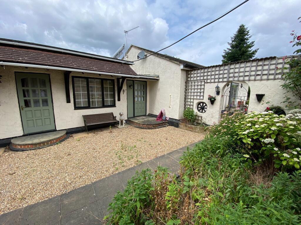 Waterside Drive, WaltononThames... 4 bed bungalow £400,000