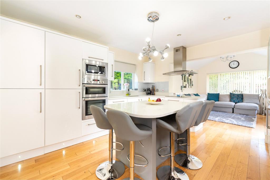 Kitchen/Breakfast Rm
