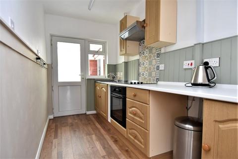 3 bedroom semi-detached house for sale - Dell Road, Cotteridge, Birmingham, B30