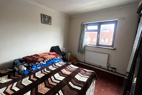 2 bedroom maisonette for sale, Coulson Court, Dallow Road, Luton, Bedfordshire, LU1 1XQ