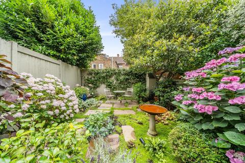 28a Berrymead Gardens, London, W3 8AB