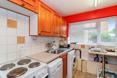 2 bedroom flat for sale - Riverside Close, Kings Langley, Herts, WD4