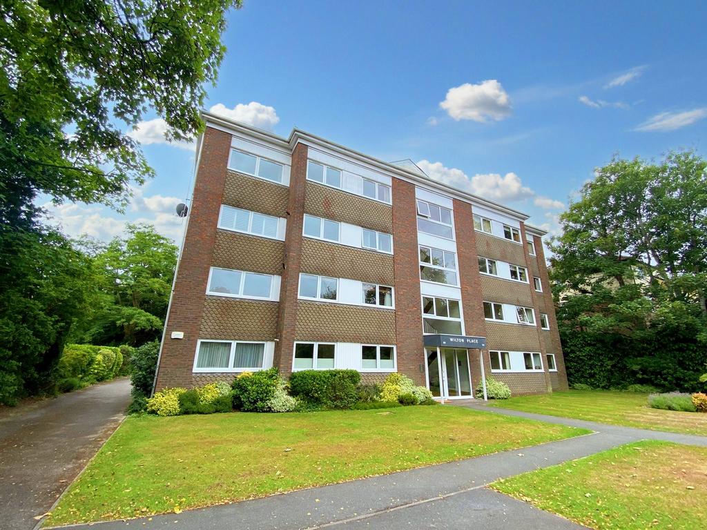 West Cliff Road, Bournemouth BH4 2 bed flat for sale £355,000