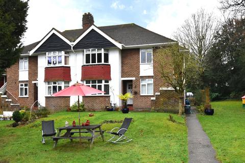 10 Madison Gardens, Bromley, BR2 0SJ