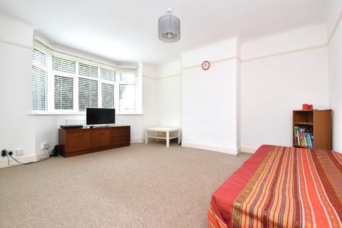 10 Madison Gardens, Bromley, BR2 0SJ