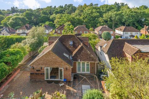 6 Bower Road, Wrecclesham, Farnham, GU10 4ST