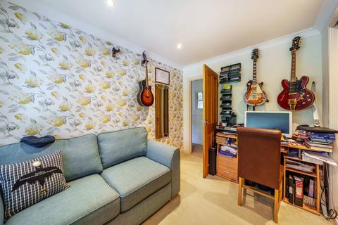 6 Bower Road, Wrecclesham, Farnham, GU10 4ST