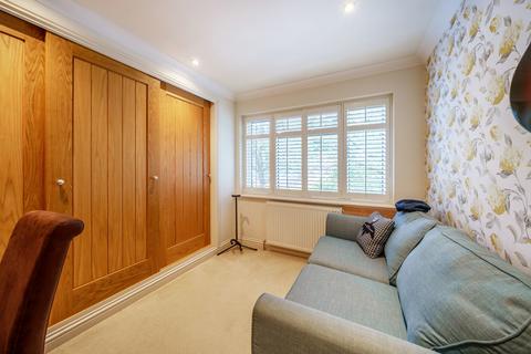 6 Bower Road, Wrecclesham, Farnham, GU10 4ST