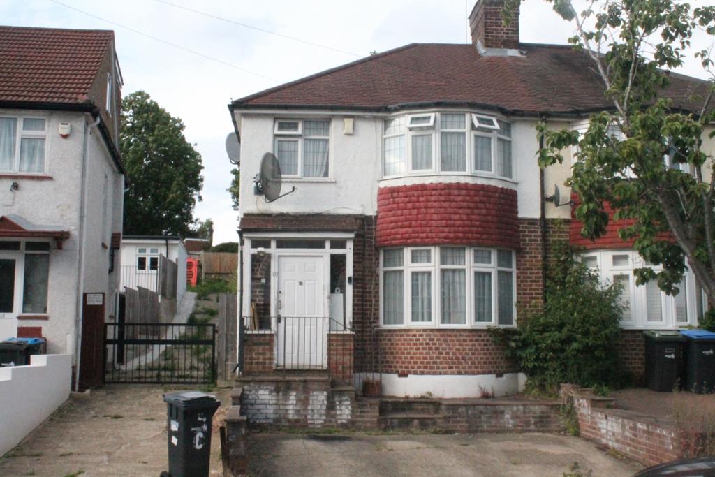 Three Bed House in Southgate