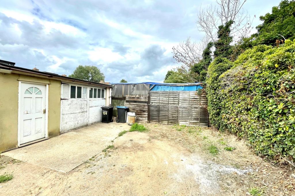 124 Warwick GARAGE