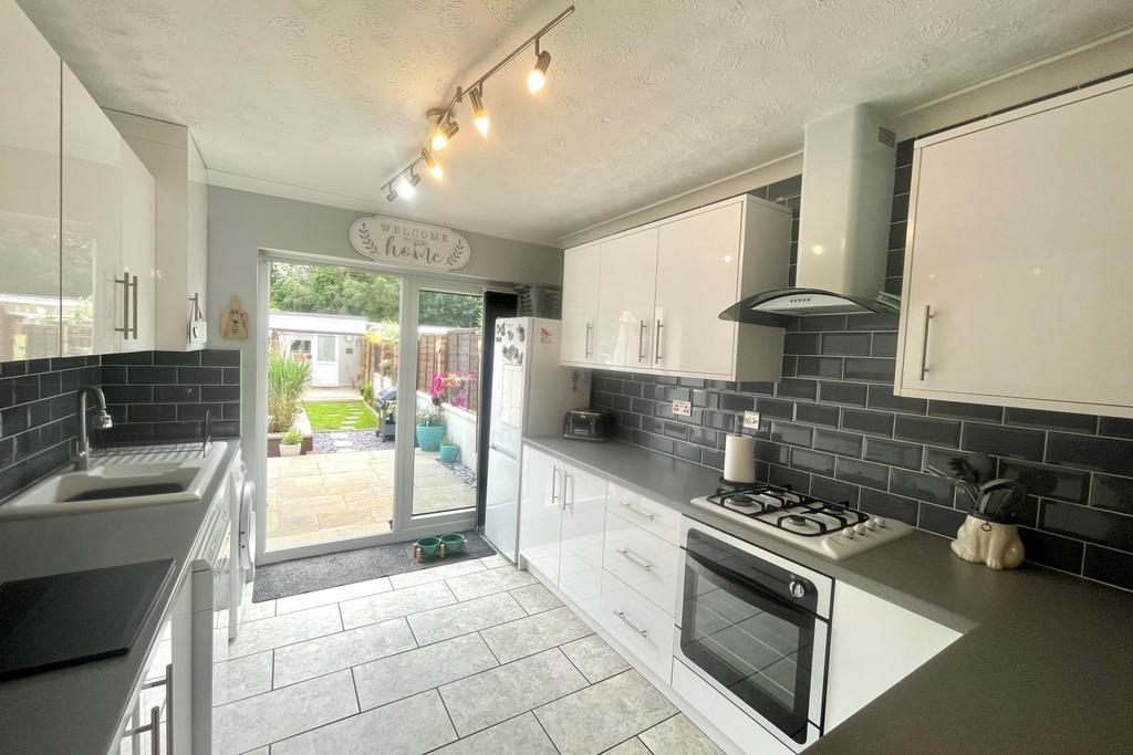 124 Warwick KITCHEN