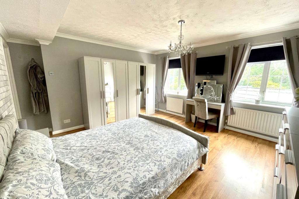 124 Warwick BED 1