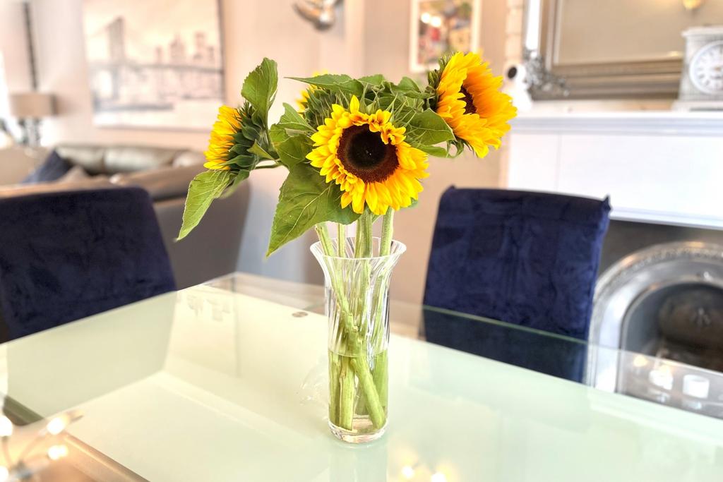 124 Warwick SUNFLOWERS