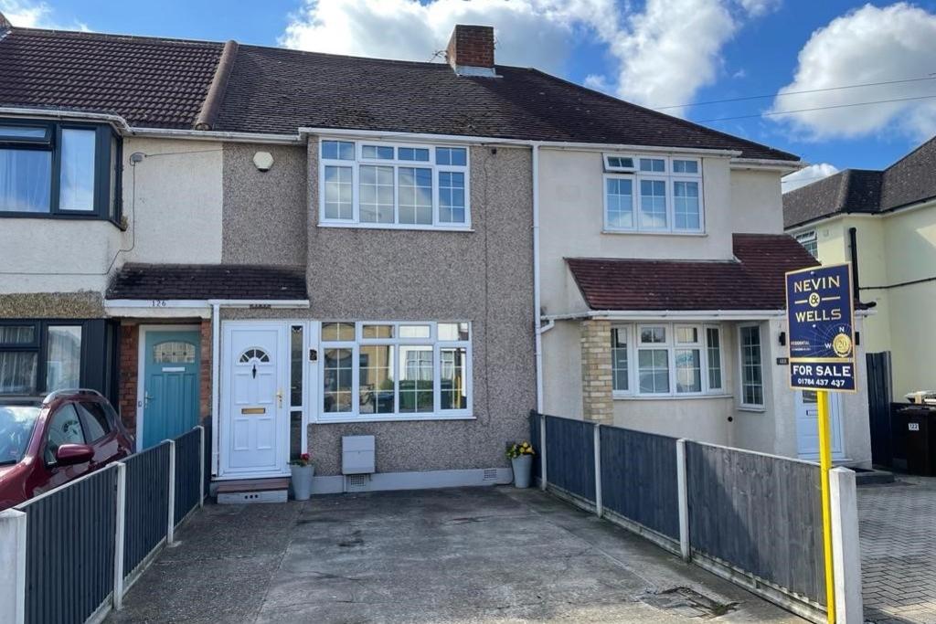 Warwick Avenue, Egham, Surrey, TW20 3 bed terraced house £465,000
