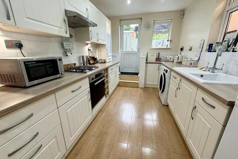 42 Colin Road, Luton, LU2 7RX
