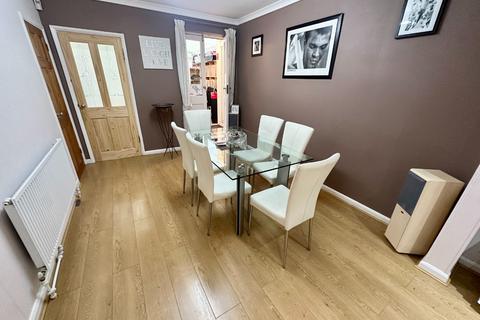 42 Colin Road, Luton, LU2 7RX