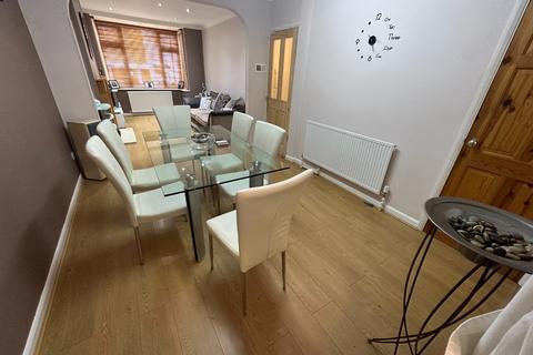 42 Colin Road, Luton, LU2 7RX