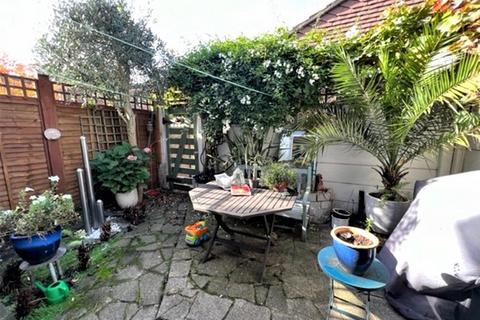 3 bedroom house to rent, Delawyk Crescent, Herne Hill, London, SE24