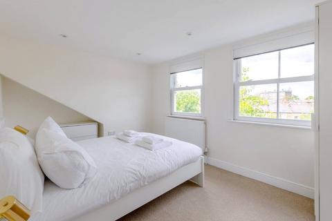 4 bedroom maisonette to rent, Devonshire Drive, London