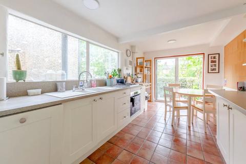 4 bedroom maisonette to rent, Devonshire Drive, London