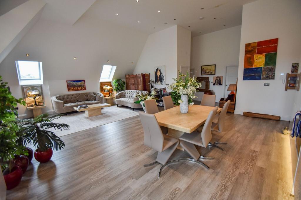 Open Plan Lounge/Kitchen/Dining Area