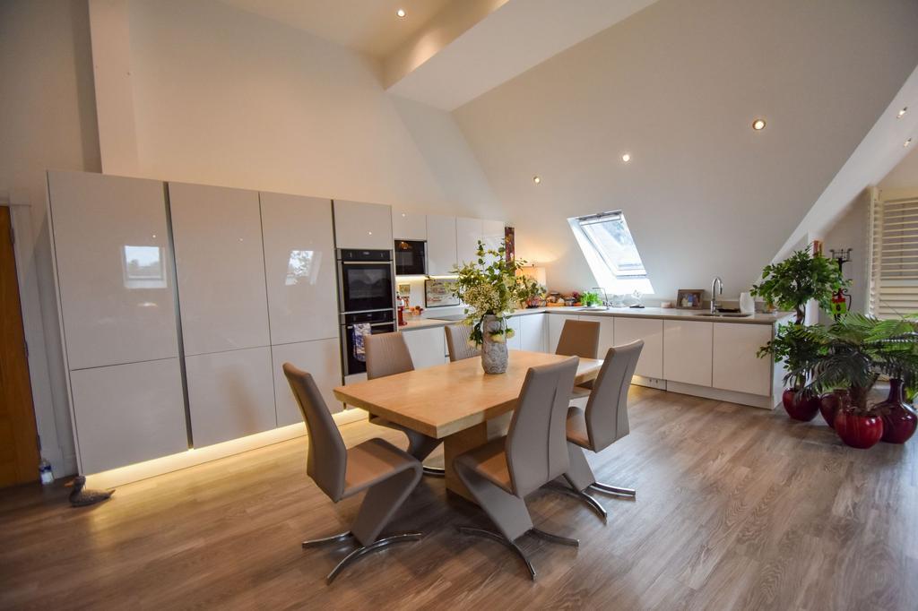Open Plan Lounge/Kitchen/Dining Area