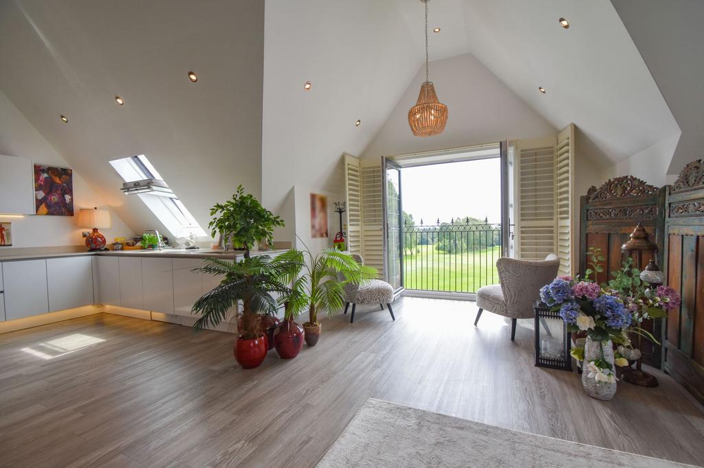 Open Plan Lounge/Kitchen/Dining Area