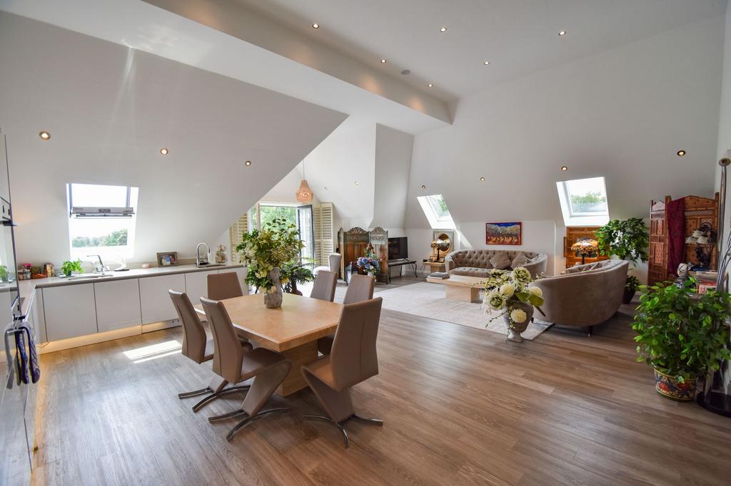 Open Plan Lounge/Kitchen/Dining Area