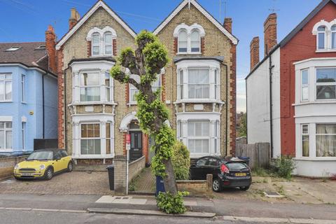 2 bedroom flat for sale, Beaconsfield Road, London
